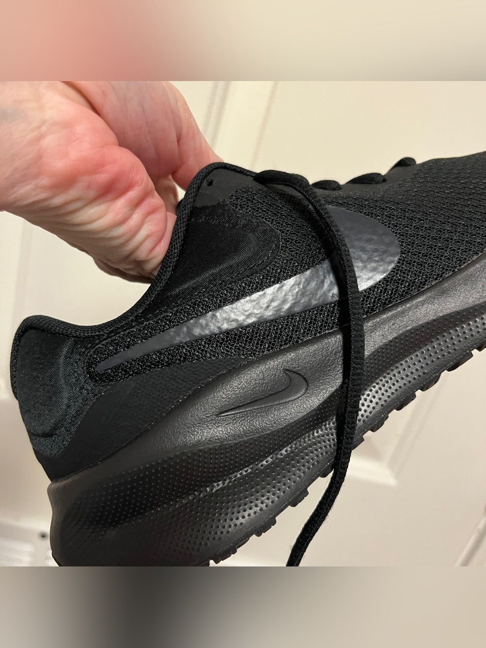 Black Nike Revolution Size 8 Women's Hardly Worn Black off Noir w OG Box